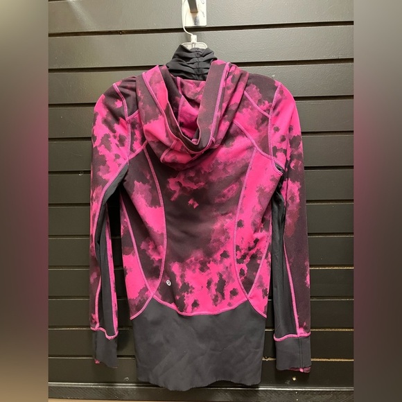 Lululemon Daily Practice Jacket
Blooming Pixie Raspberry Black / Black - Picture 3 of 3